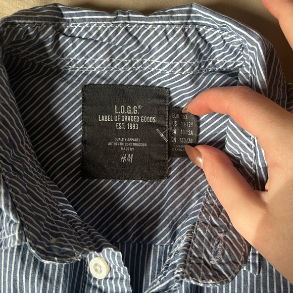 Boys Button-Up Dress Shirt - Picture 3 of 3